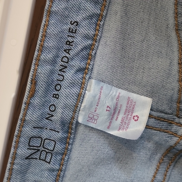 No Boundaries High Waisted Junior Jeans, Destroyed, Distressed, Size 17 - Picture 3 of 3